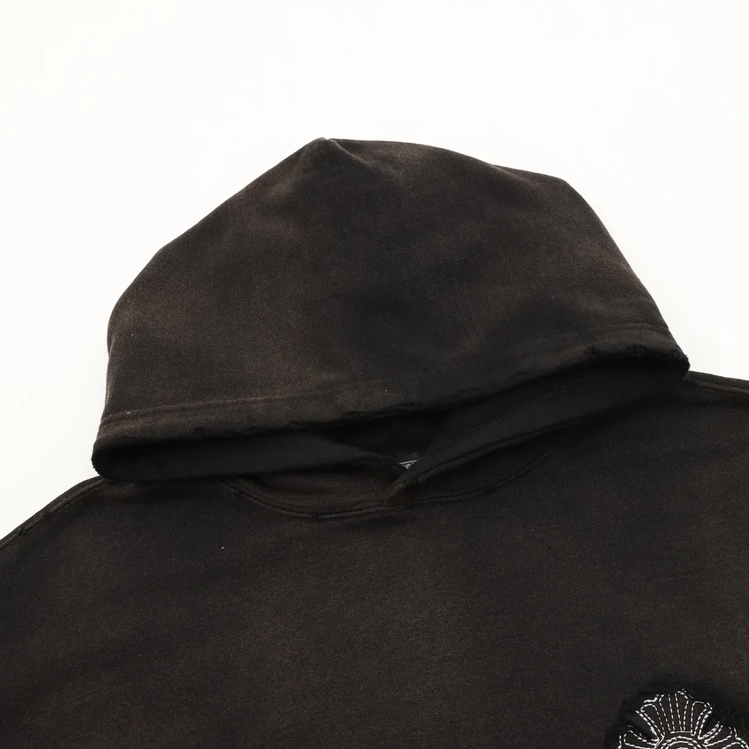 P580 Chrome Hearts/Chrome Hearts Heavy Industry Cross Logo Patch Embroidery Washed Burnt Flower Hooded Sweater Made of 430g pure cotton sweatshirt fabric with double yarns. The fabric is woven with double yarns and twisted together. It is 40% stronger than single yarn and forms a three-dimensional texture similar to the texture of tripe. It not only maintains the moisture absorption and breathability of pure cotton, but also achieves softness and non-collapse through double-strand thickening. Laser burnt patch embroidery. Frayed process Micro-label patch on the chest Large logo cross pattern on the back Heavy-duty laser burnt three-dimensional patch embroidery pattern design Washed and frayed The overall garment presents a lazy style Whether it is daily outings or sports and fitness, you can show your trendy attitude and become the focus of the street Complete with three logos OS loose fit Color: Washed black, Washed white Size: S-XL